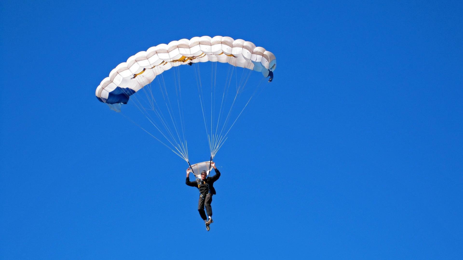 中小学体育课外活动创新模式分析，关于中小学体育课外活动的论文